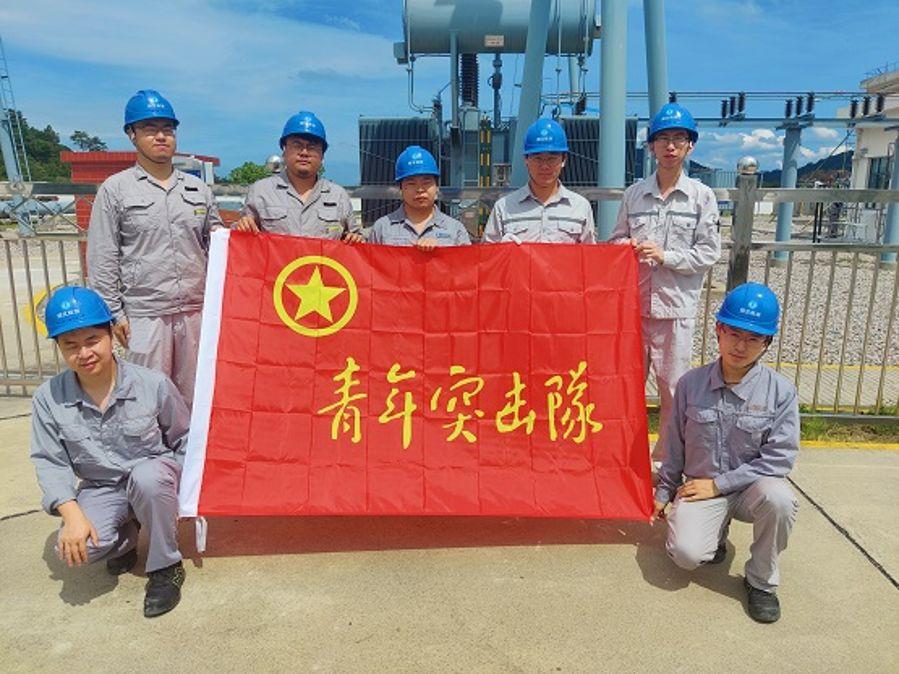 檢修分公司”青年突擊隊“(攝影:曾雨航) 檢修分公司”青年突擊隊“(攝影:曾雨航)