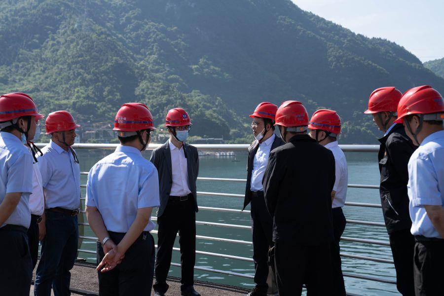 朱承軍調(diào)研清江公司安全生產(chǎn)和防洪度汛工作1(楊海青 攝) 朱承軍調(diào)研清江公司安全生產(chǎn)和防洪度汛工作1(楊海青 攝)