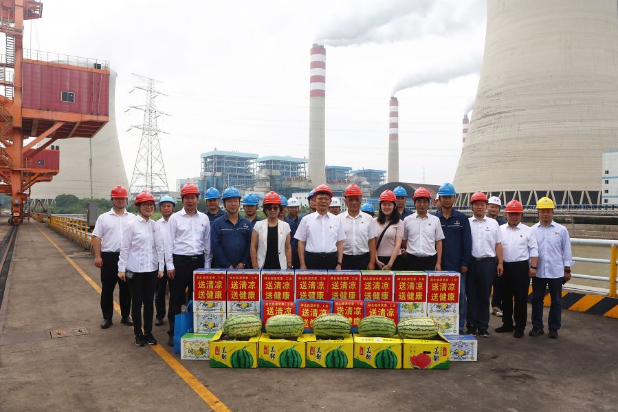 2024年7月11日，涂山峰慰問鄂州發電公司防汛保供一線員工（攝影：王鑫）